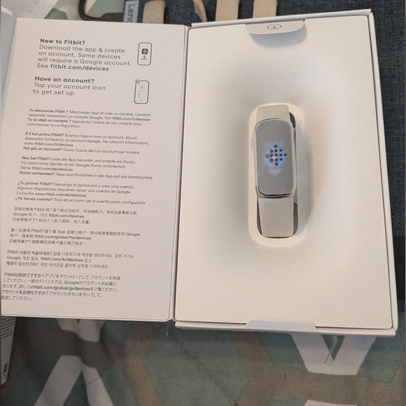 Fitbit Luxe Smartwatch - Black and Gold - Picture 12 of 12